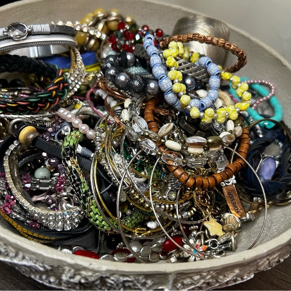 150 Assorted Vintage to Modern Bracelet Bundle - Picture 3 of 6